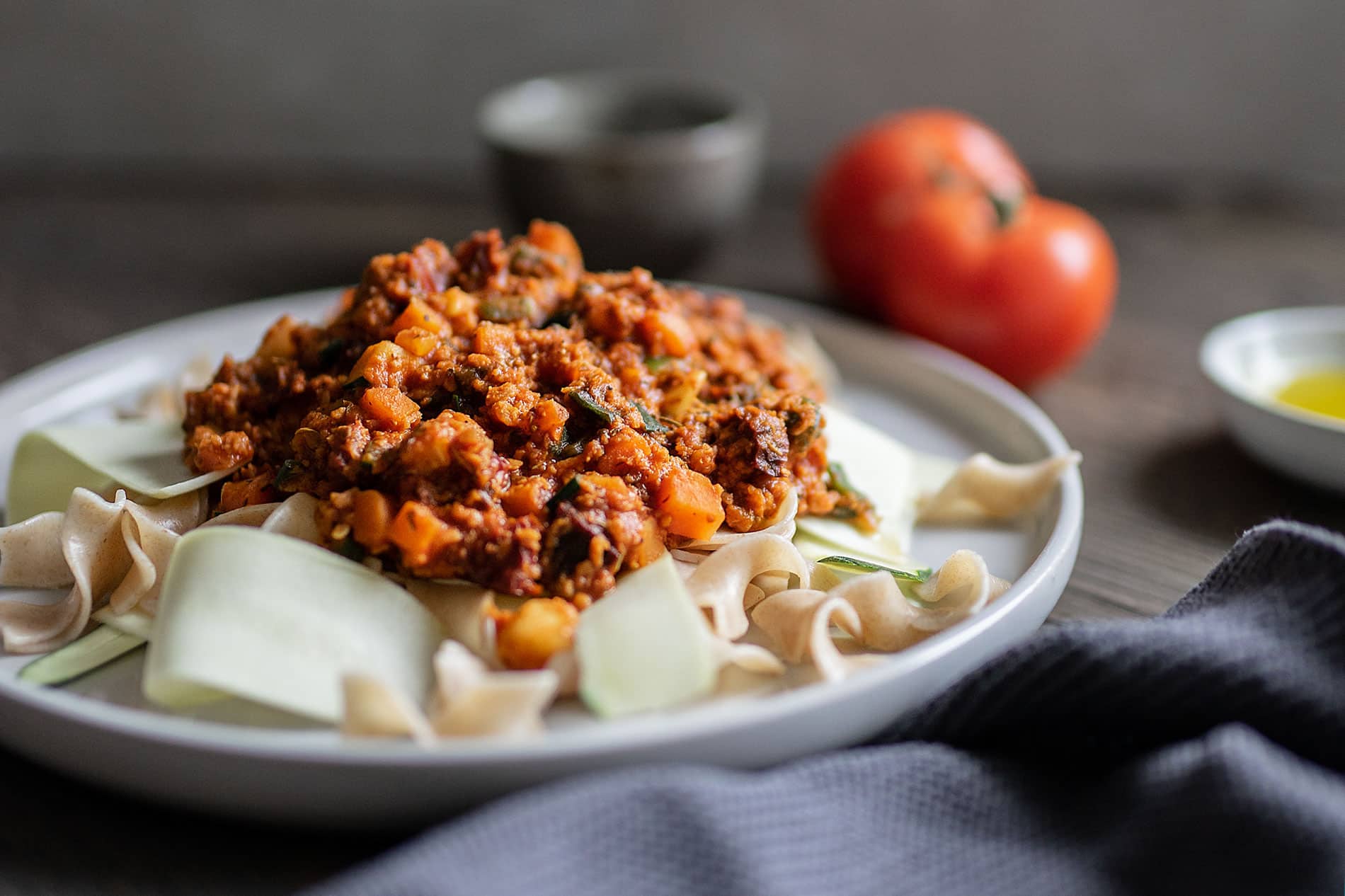 Rezept für eine himmlisch-leckere Linsen-Bolognese mit Dinkel- und Zucchini Nudeln