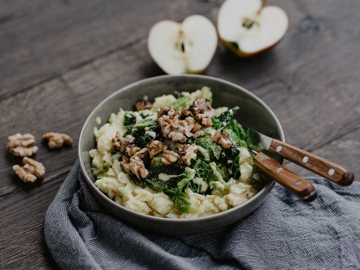 Veganes Rezept für Wirsing auf fruchtigem Stampfkartoffeln