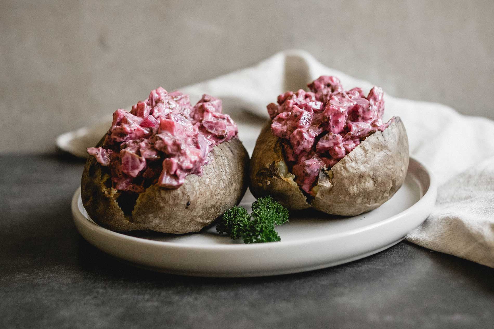 Veganer Heringssalat mit Backkartoffeln